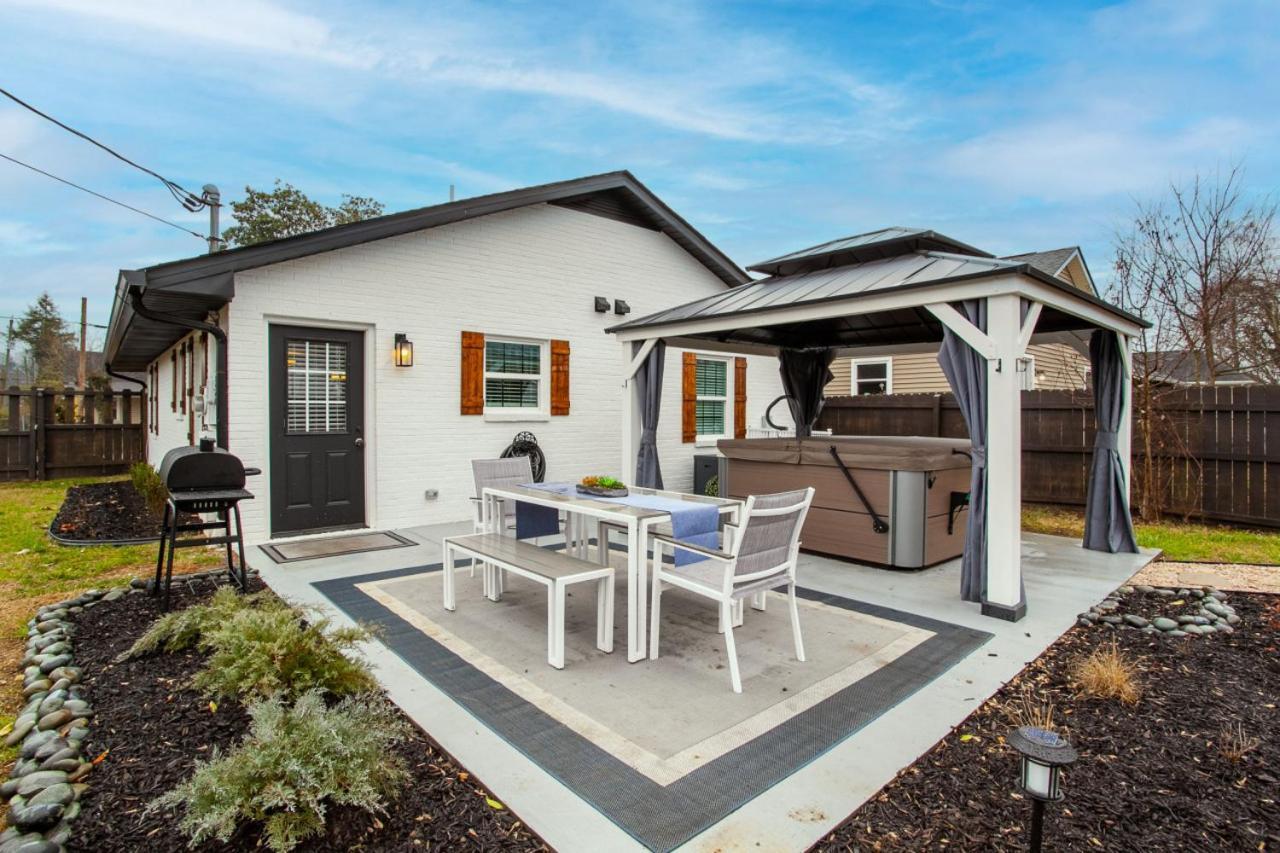 Blue Valley Inn - Hot Tub & Spacious Play Area! Knoxville Exterior photo