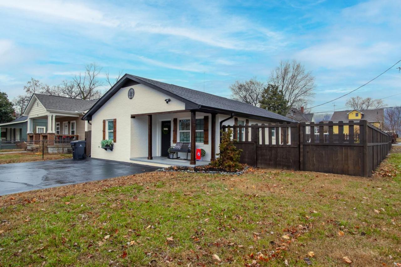 Blue Valley Inn - Hot Tub & Spacious Play Area! Knoxville Exterior photo