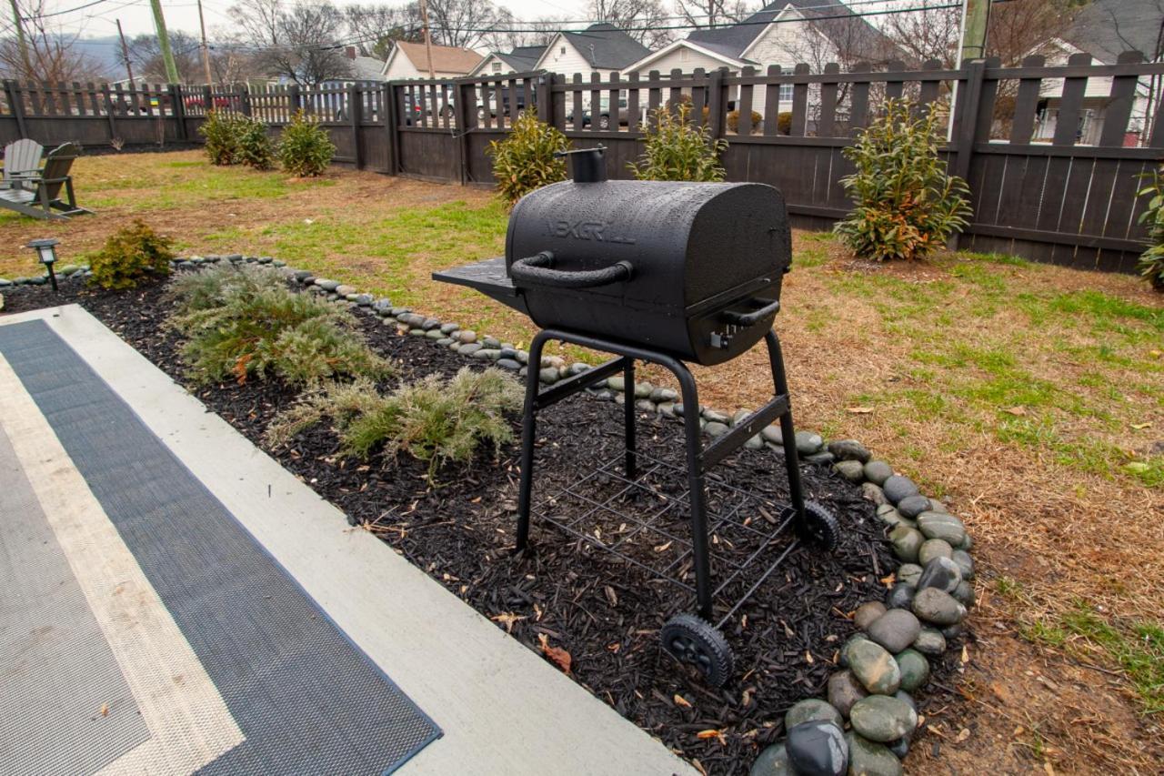 Blue Valley Inn - Hot Tub & Spacious Play Area! Knoxville Exterior photo